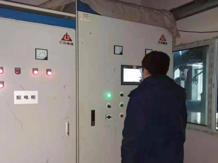 泓源能源供應公司全力保障供熱質(zhì)量服務群眾溫暖過冬(圖2) 泓源能源供應公司全力保障供熱質(zhì)量服務群眾溫暖過冬(圖2)